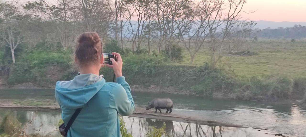 Hotel Rhino Land, Sauraha Dış mekan fotoğraf